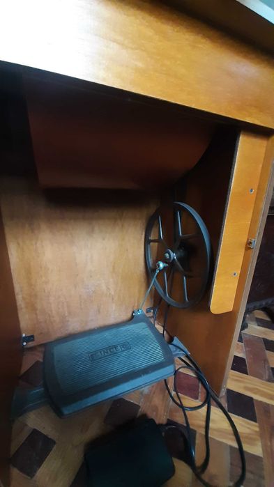Máquina de costura Singer anos 70 com móvel original