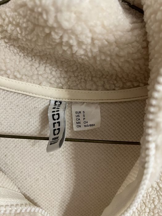 Пушистая кофта молочная