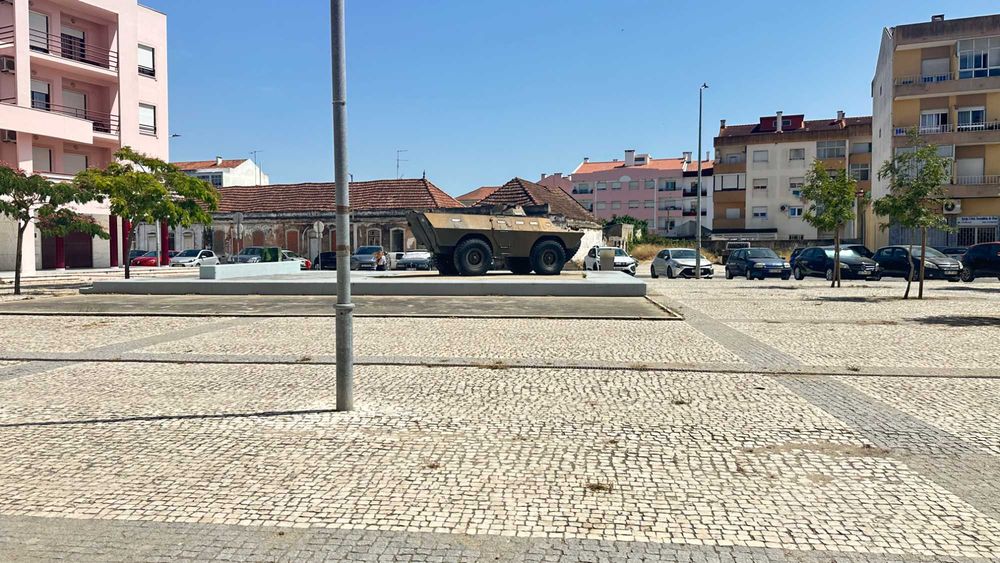 Loja com Montras em Zona Central do Pinhal Novo — Próxima da Estação e Serviço