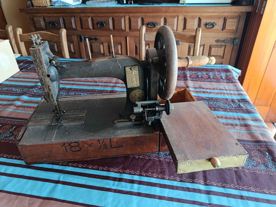 Maquina de costura manual muito antiga vintage Seidel & Naumann