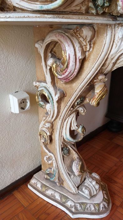 Credência em talha vintage com espelho e cadeira