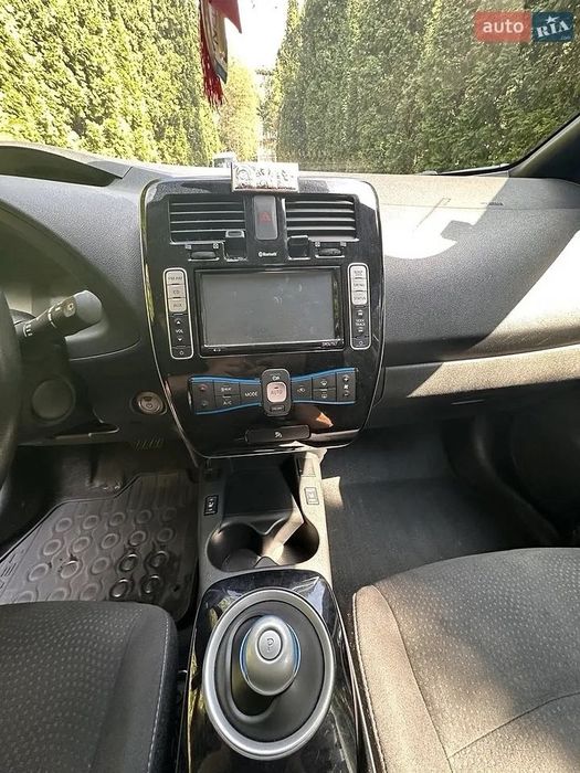 Продам електромобіль Nissan leaf