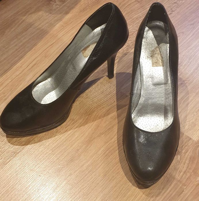 Czarne szpilki w rozmiarze 39