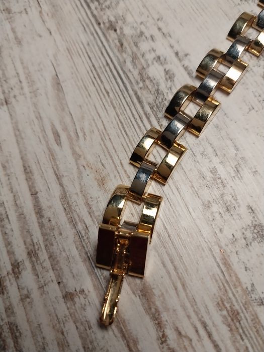 Сет бижутерии. Кулон. Броши