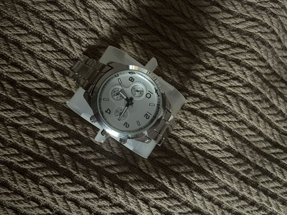Годинник від f&f новий