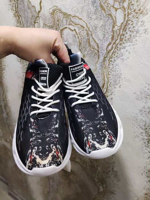 Кроссы 41размер новые