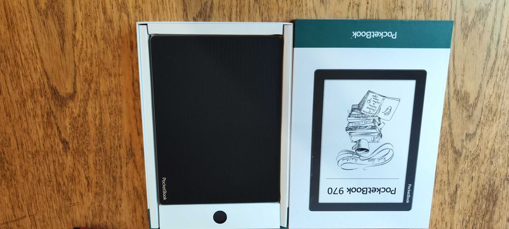 Терміново продається! ел. книга в новому стані + в подарунок чохол