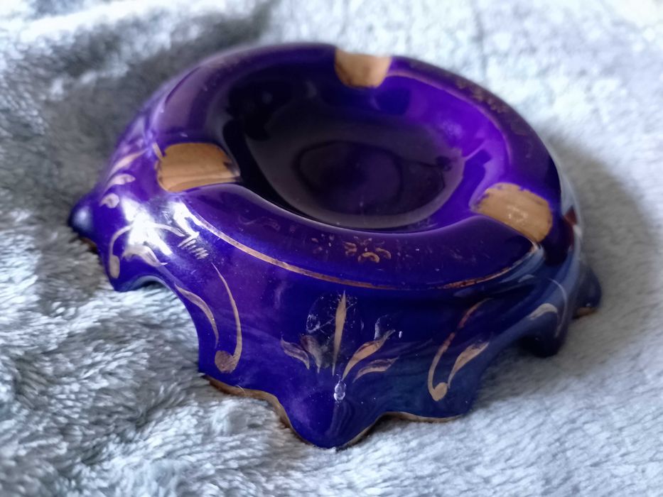 Cinzeiro em porcelana antigo