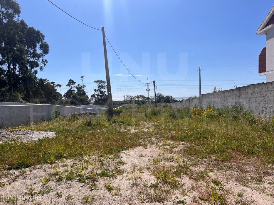 Terreno com Projeto em Carreço