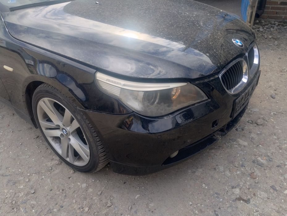 BMW 5 E60 E61 zderzak przód schwarz 2 przed lift  668
