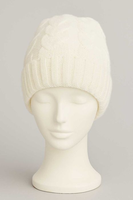Czapka damska zimowa – biała, klasyczna