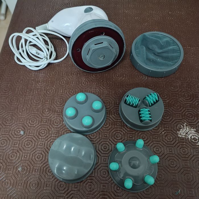 Aparelho de massagem com 4 cabecas