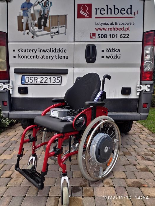 Wózek inwalidzki z napędem E-motion