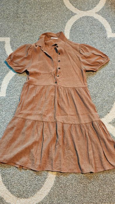 Sukienka midi przed kolano