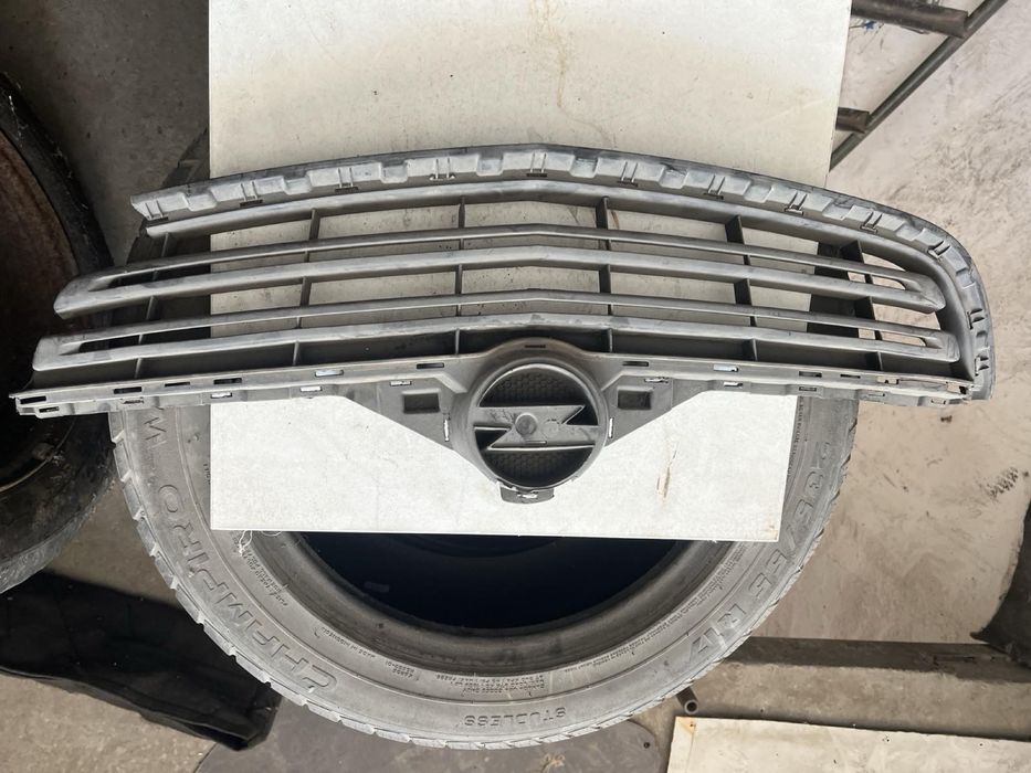 Ковпакрешетка бпмпера радиатора opel combo 12-18років випуск