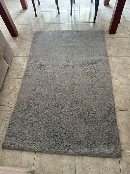 Vende-se tapete cinza
