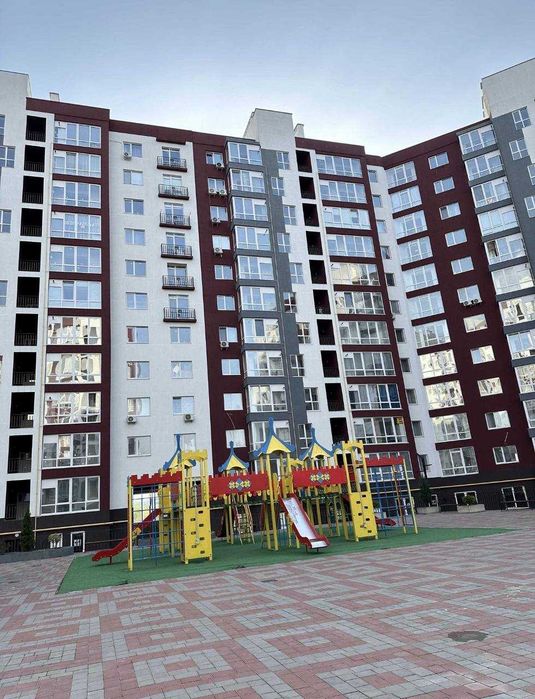 Продається 1-кімнатна  квартира в Центрі.