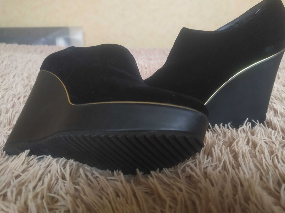 Ботильоны на платформе.