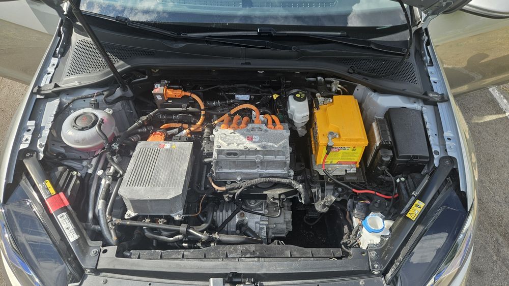 E-GOLF 36 квт. 18р.свіжий 117т.км.  рідна фарба