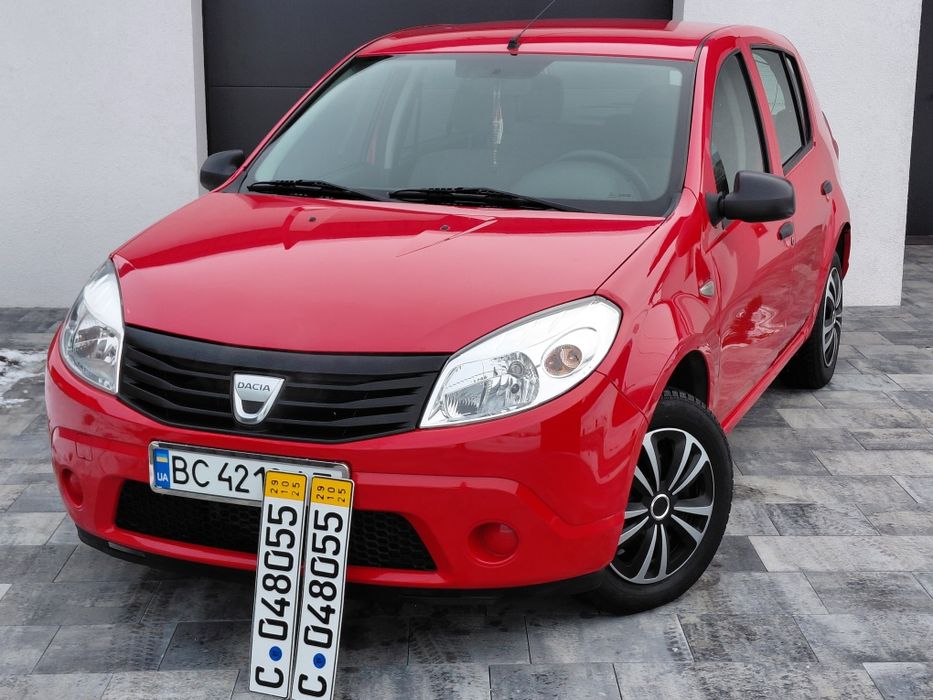 Продаєця Dacia Sandero 1.4 бензин 2009 рік