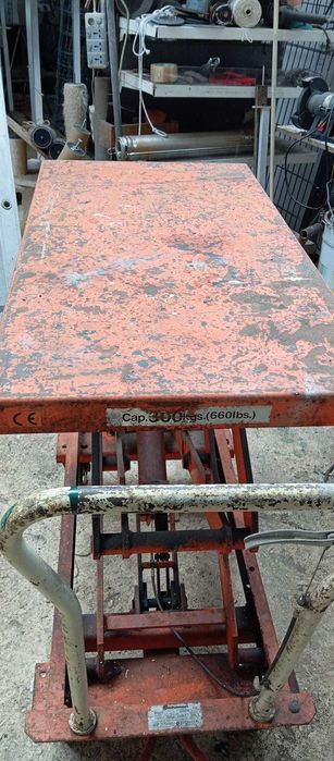 Vendo Carro elevatório móvel de marca Bishamon