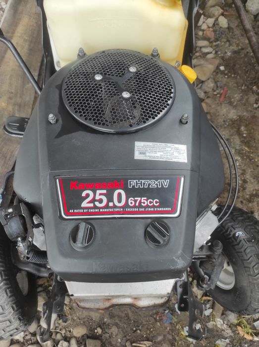 двигун Kawasaki,газонокосарка