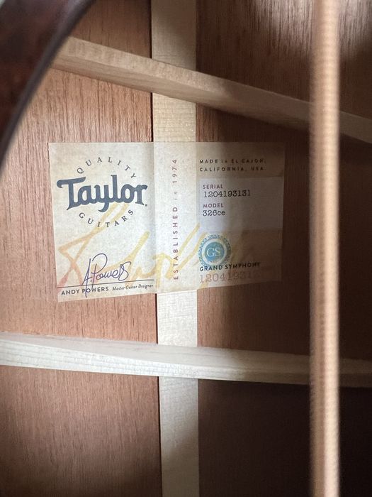 Taylor 326ce - COMO NOVA