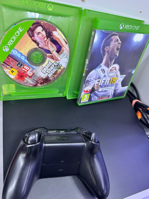 konsola Xbox One X 1tb + 2 gry gta 5 fifa 18 zestaw super stan