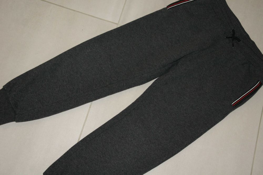 MAYORAL  komplet
Rozpinana bluza i dwie pary spodni dresowych