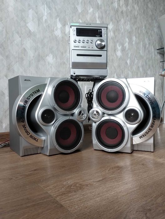 Большой муз центр 400 Вт ( Блютуз - AUX ) снизу НЧ сабы сабвуферы