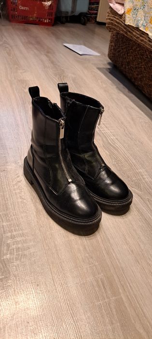 Kozaczki rozm.34 ZARA z boku na suwak