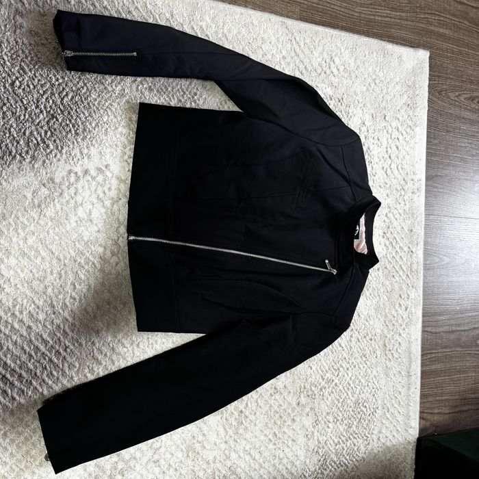 Новий вкорочений чорний жакет,розмір s