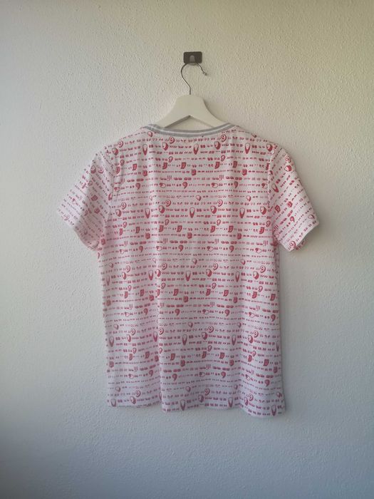 T-shirt com símbolo "" em vermelho da Mo, tamanho L