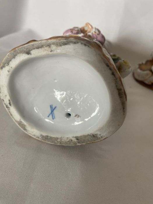 Par de castiçais em porcelana da Dresden