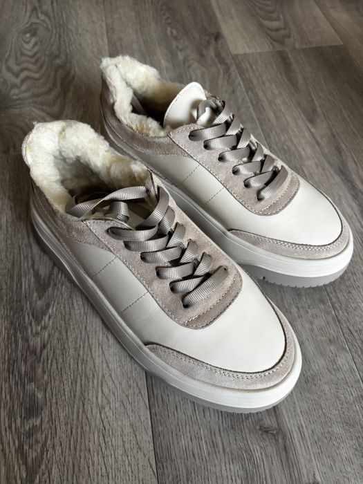 Нові жіночі зимові кросівки