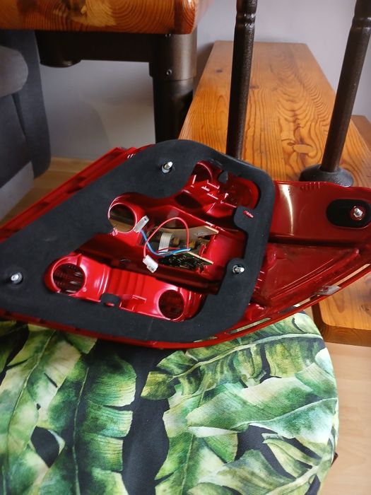 Lampa tylna lewa mercedes w 204