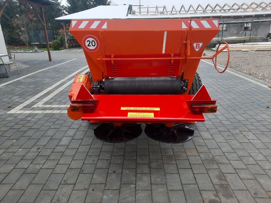 Rozsiewacz wapna rcw 3 piast ÷ transport