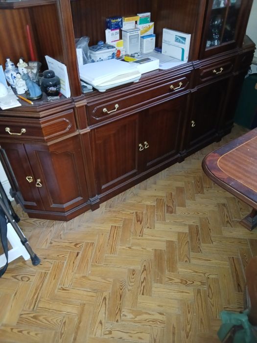 Aparador, mesa e cadeiras