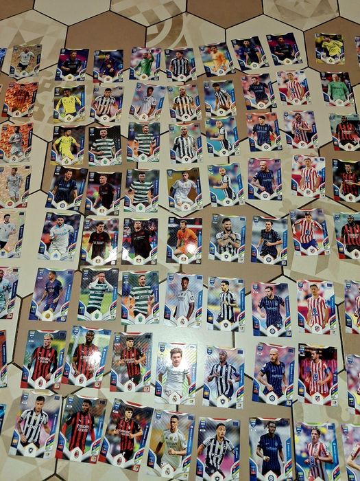 Karty piłkarskie 188 sztuk różne