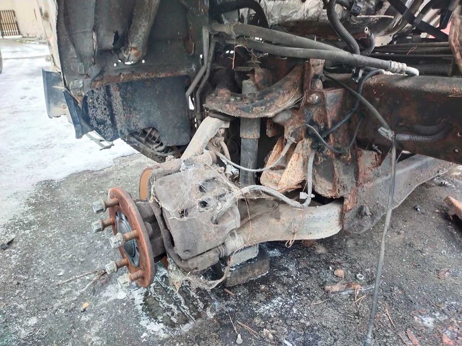 Nissan Cabstar Maxity 2.5 zwrotnice , most tylni części