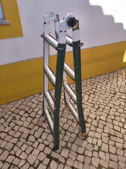 Escadote telescópio dobrável