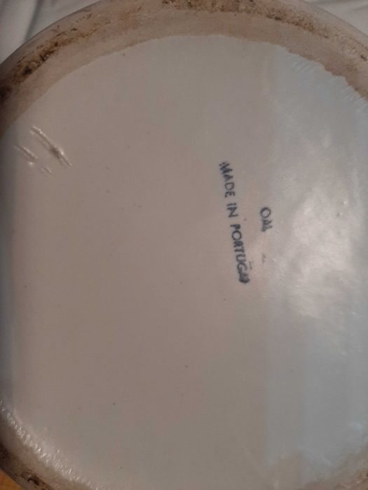 Terrina branca da marca OAL, Made in Portugal