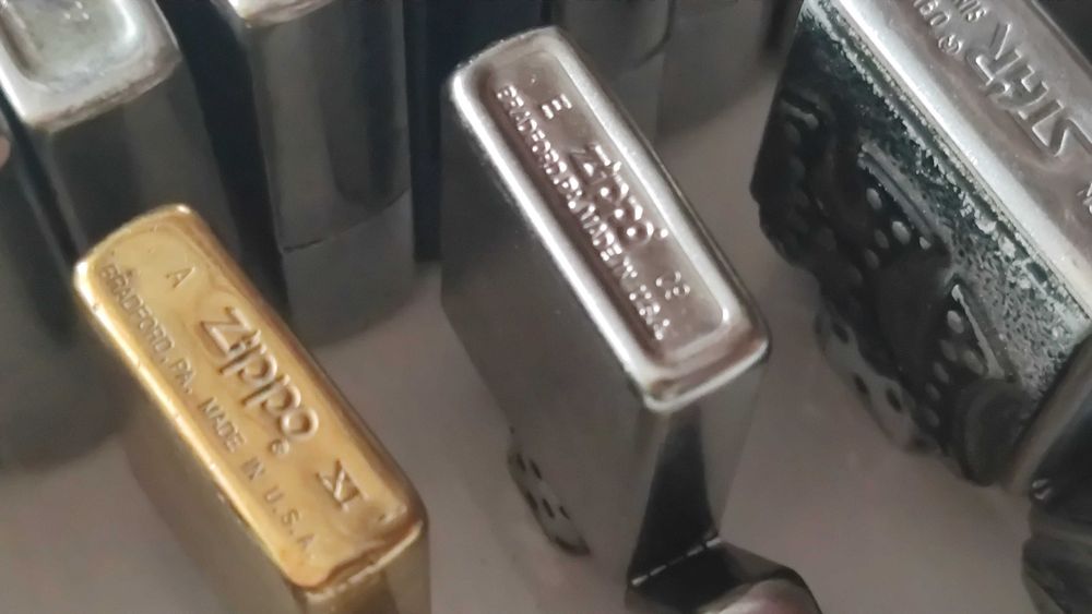 Бензиновая зажигалка zippo malrlboro 2000 год