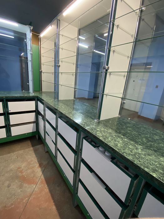 Вітрини / аптека / стелажи / полички /