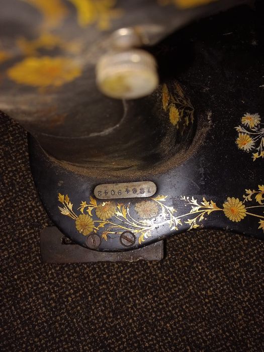 Машинка швейна,ручна