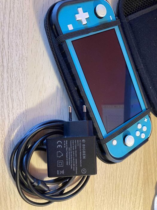 Nintendo Switch Lite azul - com capa, bolsa e 2 jogos