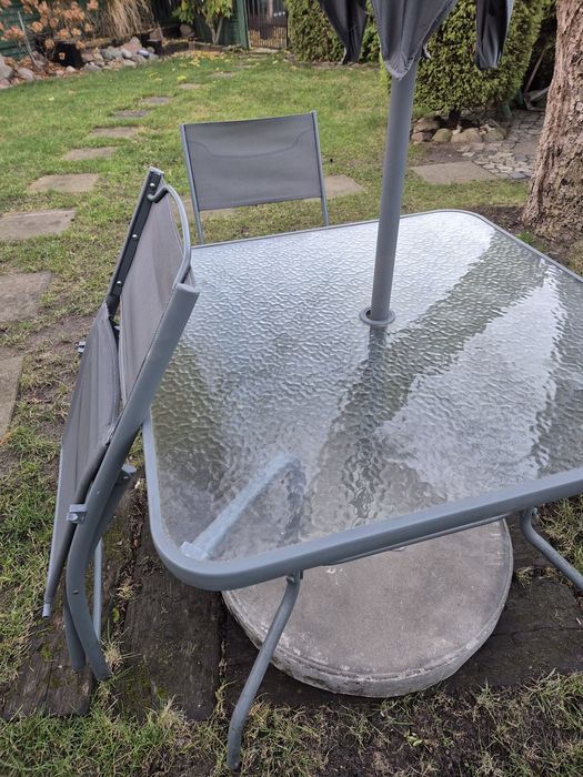 Komplet ogrodowy z parasolem