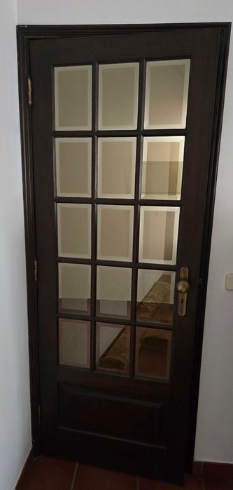 3 portas de madeira envidraçadas