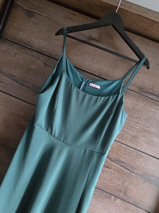 Elegancka sukienka z bolerkiem cekinowym