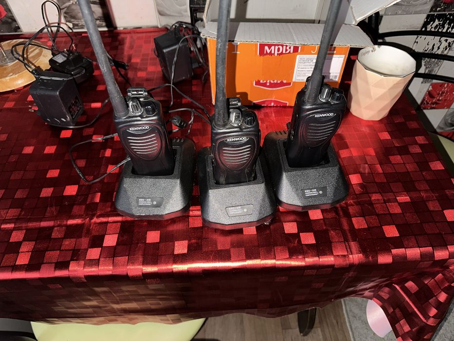 Рації Kenwood (3 штуки) — у відмінному стані!